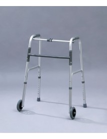 Andador con ruedas externas
