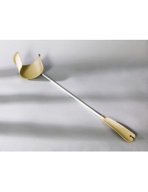 PONE MEDIAS Y CALZADOR